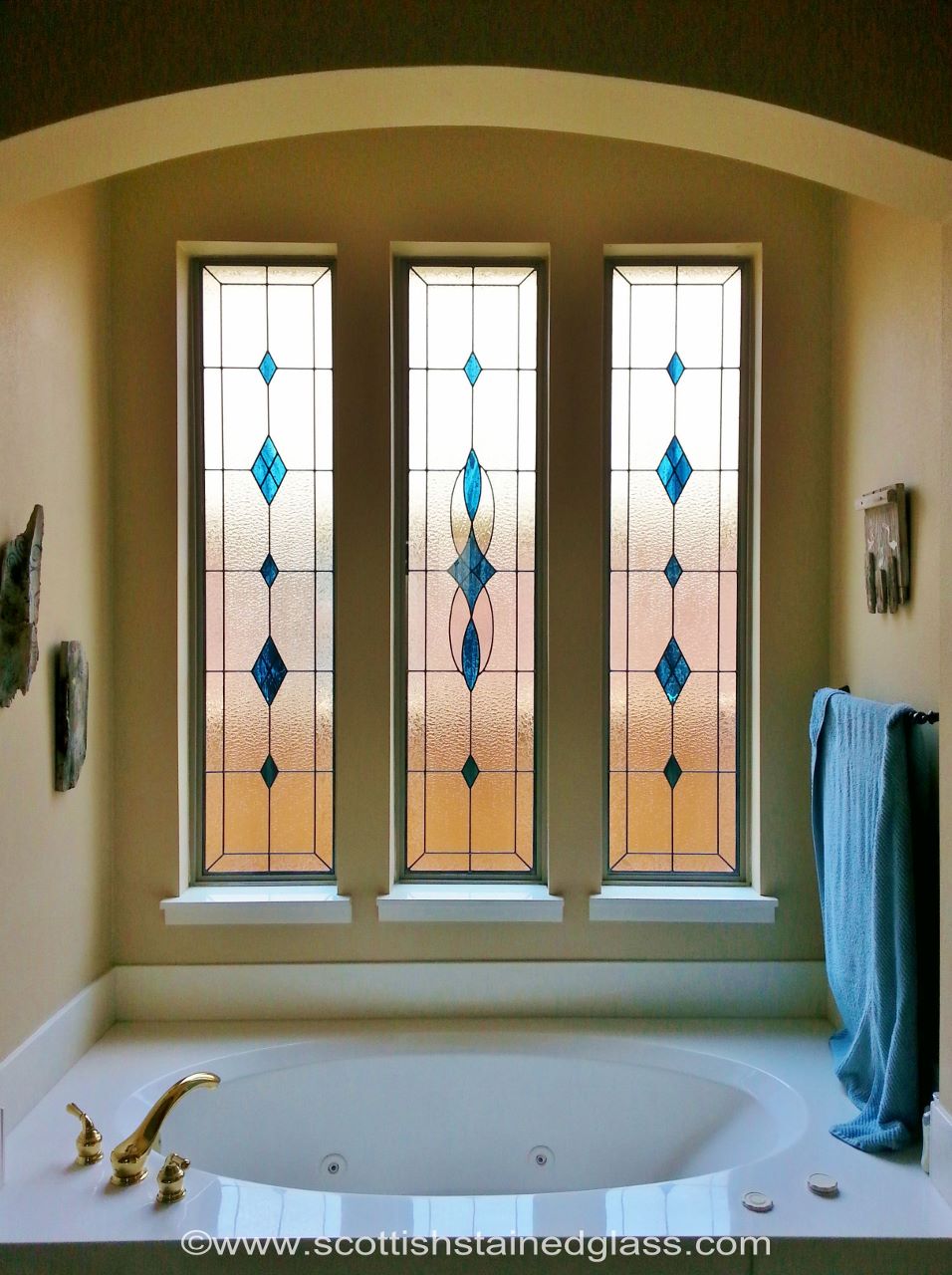 10 Stunning Stained Glass Bathroom Designs