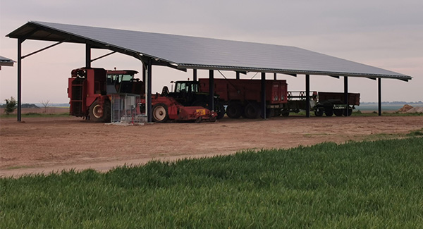 12 toitures de hangars agricoles seront équipées de panneaux PV.