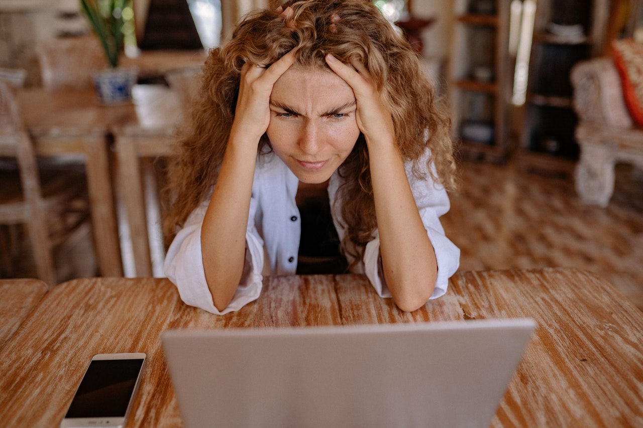 https://campaign-image.com/zohocampaigns/344324000014758004_zc_v3_1597349128071_photo_of_woman_leaning_on_wooden_table_while_looking_upset_4458411.jpg